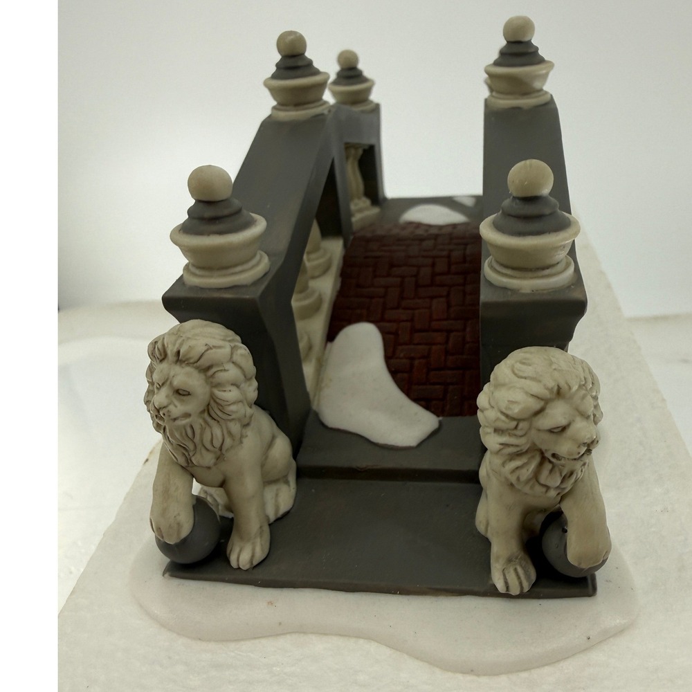 Deptt 56 Heritage Village Lionhead Bridge Dickens Village Porcelain Accessory